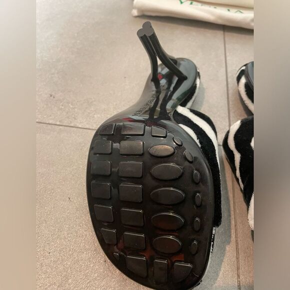 2 Item Bundle Bottega Veneta Heels - Sz 7 - Zebra Open Toe Stiletto - LV Wallet - Picture 14 of 16